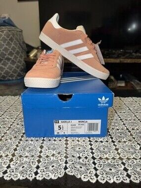 adidas Gazelle Wonder Clay Cloud White Core White (GS) IG1699 5.5Y NEW WITH BOX